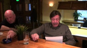 Михаил Ефремов читает старый "Коммерсантъ"