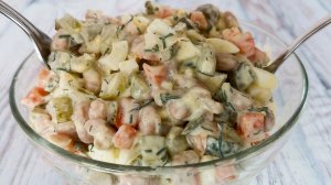 Салат похожий на Оливье, но не менее вкусный. Готовится быстро и просто