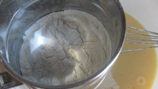 Пышные оладушки на кислом молоке