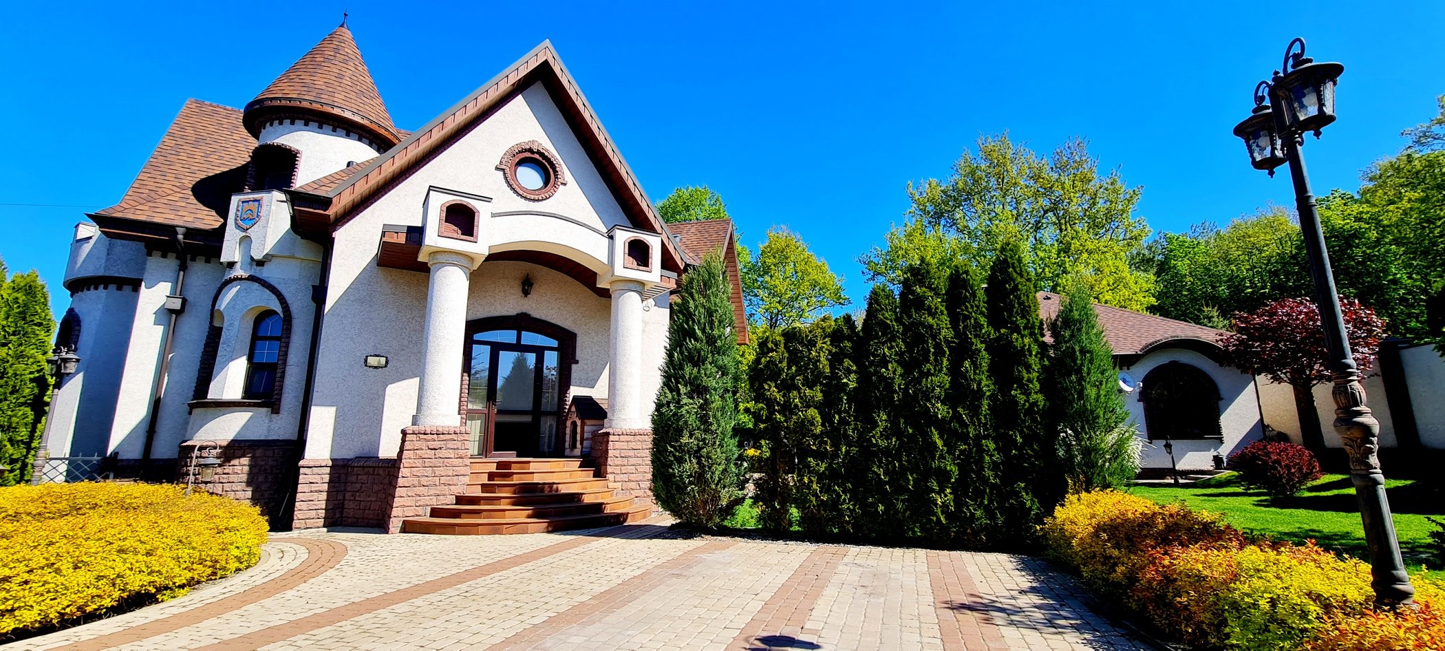 Замок в современном стиле (42 млн.р.) Тел: +7-904-539-34-34