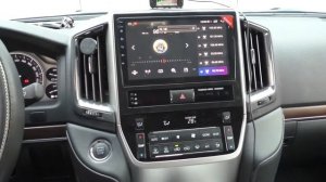 Штатная магнитола на Toyota Land Cruiser 200 2020 года