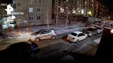 Омская "мастерица парковки" стукнула четыре машины / РЕН Новости