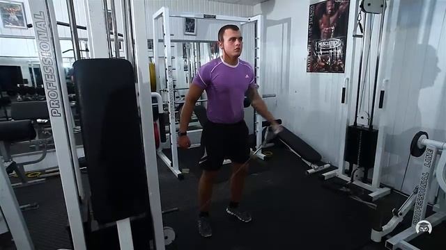 Подъем руки в стороны с нижнего блока смотреть онлайн