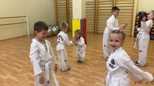 Игровое Упражнение Для Детей. Развитие Координации и Реакции в Игре. Детская Тренировка.