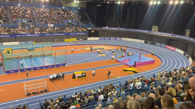 Racing the UK INDOOR 1500m FINAL (World Indoor Championships Trial) смотреть онлайн