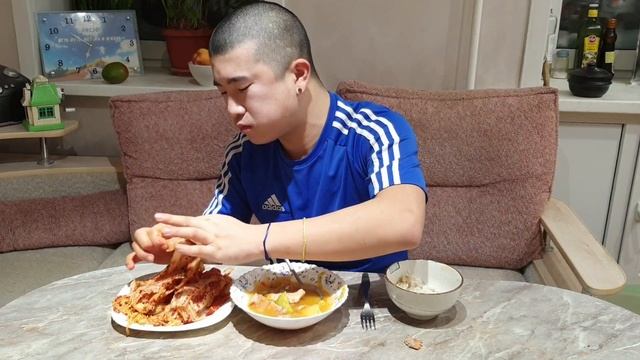 [МУКБАНГ]ГАМДЖАТАНГ КИМЧИ РИС смотреть онлайн