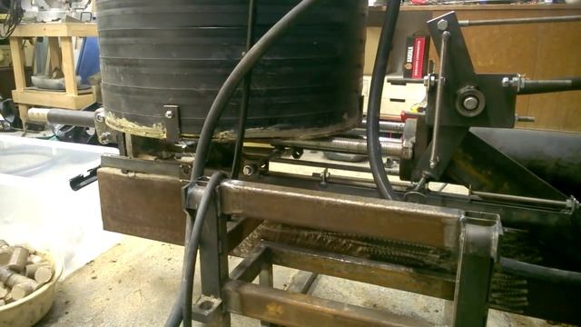 Homemade Hydraulic Sawdust Briquette Press 3