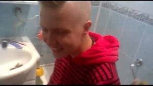 Сказка о том, как я брила Настю налысо