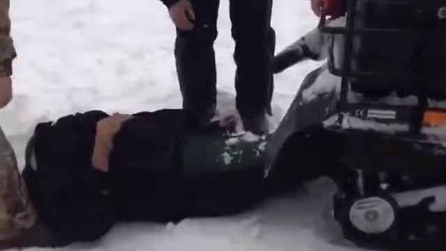 Зажувал мужика снегоход. смотреть онлайн