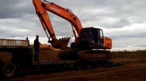 Погрузка экскаватора Hitachi ZX 200 на трал. Аренда трала в Самаре.
