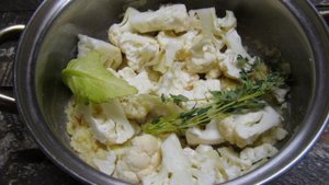Суп томатный с цветной капустой