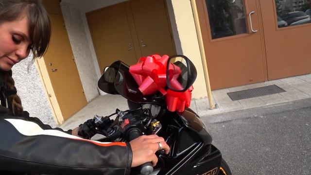 HONDA CBR 600 Подарок на День Рождения любимой! СЮРПРИЗ смотреть онлайн
