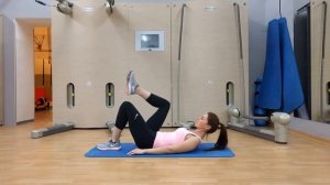 Растяжка ягодичных мышц лежа