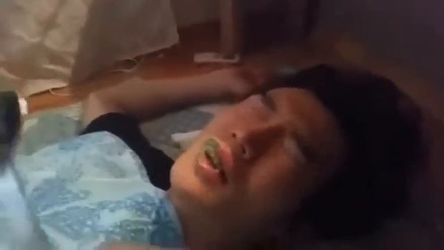 Как разбудить ребенка в школу! НЕ ПОВТОРЯТЬ! Приколы января 2015 смотреть онлайн