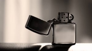 Какой газ находится в зажигалке? Чем заправляют зажигалку?