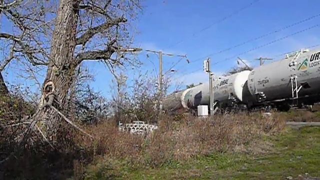 ВЛ80 шёл со странным звуком и остановился с грузовым поездом на перегоне каяла_степная смотреть онлайн