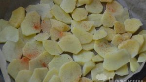 Картошка запеченная с фаршем под сыром в духовке