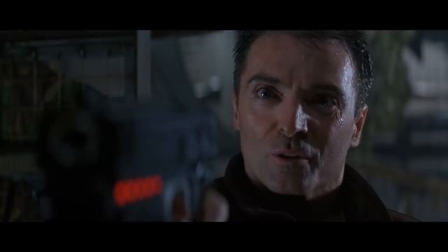 судья дредд 3d. телохранитель рико. судья дредд 3д. телохранитель рико. судья дредд фильм 1995 робот.