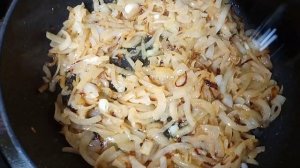 Минтай на луковой подушке!Просто,но очень вкусно!