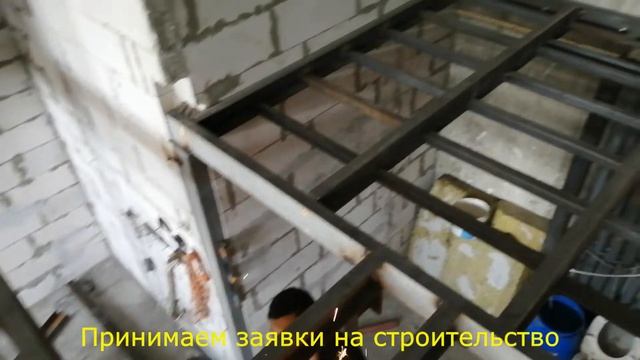 Второй ярус в квартире. Антресоль на металлокаркасе в помещении с высокими потолками. смотреть онлайн