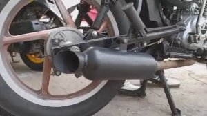 Бомбезный глушитель на Bajaj Boxer 150