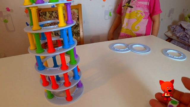 Ксюша и папа играют в безумную шатающуюся башню... смотреть онлайн