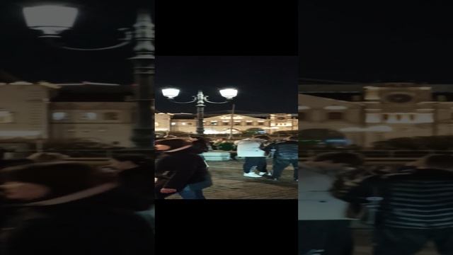 ПЛОЩАДЬ ТРЁХ ВОКЗАЛОВ НОЧЬЮ
