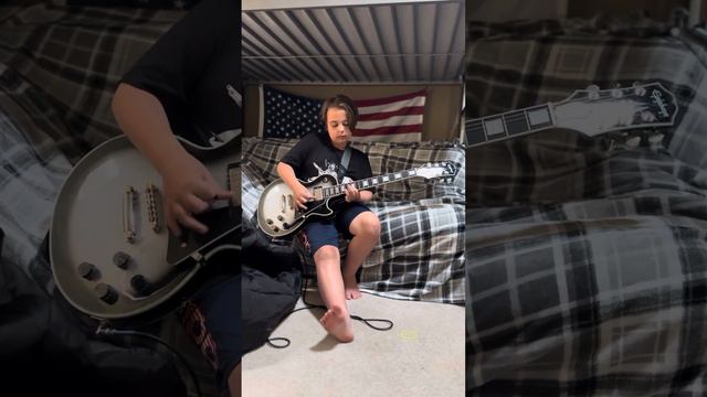 Tobyn Hawk plays his song called, “I’m Free” смотреть онлайн