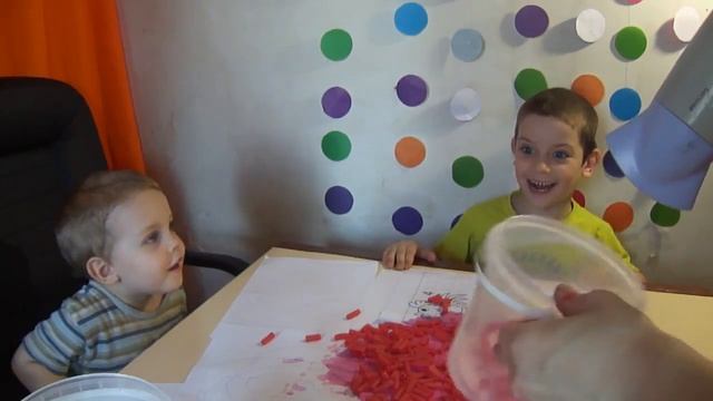 Красим МАКАРОНЫ ДЕЛАЕМ БУСЫ ВЕСЕЛИМСЯ смотреть онлайн