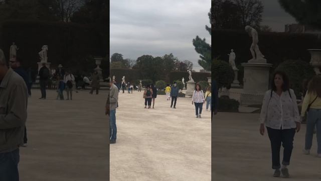 360  pan at the entrance of le Jardin de Tuileries showing the Louvre on the opposite side