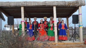 В амбар за мукой. Ансамбль Колос.