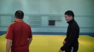Загиб руки за спину замком