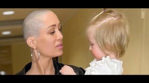 Разве это поддержка?! Алена Ашмарина побрилась налысо чтобы поддержать дочь