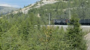 Тепловозы 3ТЭ10МК тащат грузовой на перевал. Перегон Мурурин - Олонгдо. БАМ.