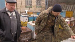 Пчеловодство.8 марта на пасеке у Булатова с Измайловым.