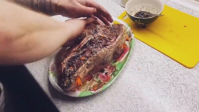 Мясо по-Олежьи?если без шуток, то буженина, нашпигованная морковью смотреть онлайн