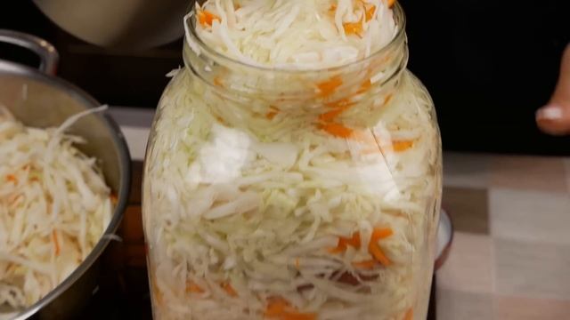 Вкуснее ИМЕННО ТАК. Маринованная КАПУСТА С ПОМИДОРАМИ, цыганка готовит. смотреть онлайн