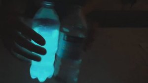 ? КАК СДЕЛАТЬ СВЕТЯЩУЮСЯ ЖИДКОСТЬ Самый безопасный способ! How to Make Glowing Water Игорь Белецки
