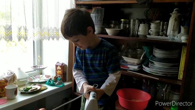 ВЛОГ 13-20 апреля🌞Мечь из картона🌞Домашние пельмени🌞Печем шикарные шоколадные пасочки🌞 смотреть онлайн