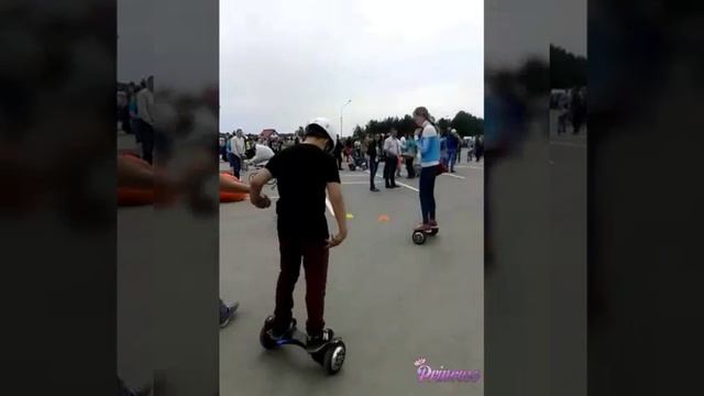 Катаюсь на гироскутере смотреть онлайн