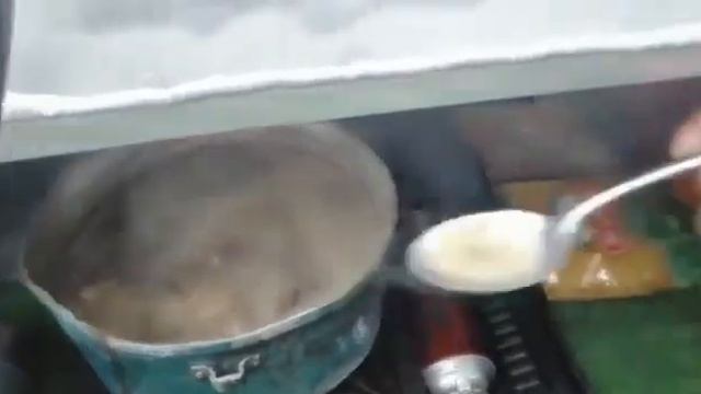 Заезд на зимнюю охоту с запасами продуктов и горючего смотреть онлайн