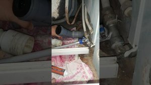 Устранение подтеканий канализационной трубы с помощью смазки Lubrium