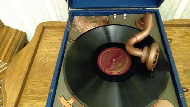 Портативный граммофон BRUNSWICK. Англия смотреть онлайн