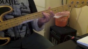 Bass cover Walking by myself - Gary Moore Squier precision bass classic vibe '50