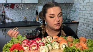 Мукбанг! СУШИ РОЛЛЫ ЛОСОСЬ ? Sushi rolls raw salmon mukbang.