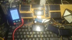 делаем САМИ солнечную панель для зарядки смартфонов повербанков на 6в матрицах ДЕШЁВЫХ от фонарей