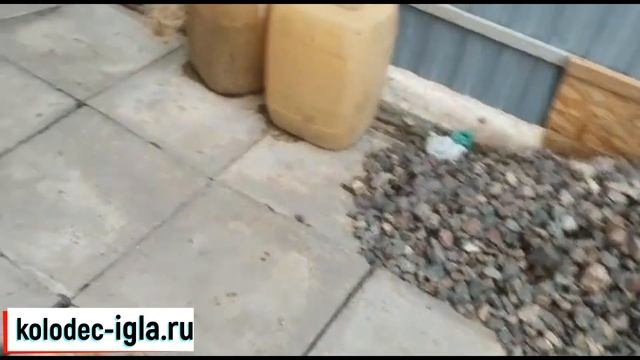 Мини видео из архивов. Москва. Абиссинская скважина (металл.) вместо другой абиссинки (пластик,пнд)