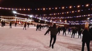 Катаемся на коньках на ОЧЕНЬ КРАСИВОМ катке⛸✨ Выпал первый снег в Киеве ❄️ Зимний вечер с друзьями?