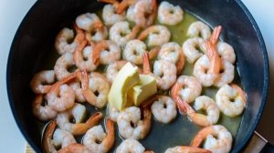 Жареные креветки в соусе