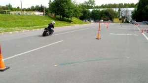 Тренируем максимальный наклон мотоцикла.